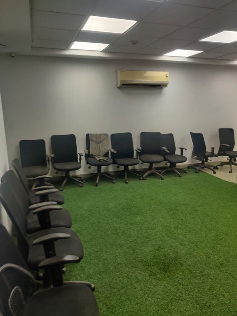 Team Area, green park extension Commercial Office Space 10000 Sq.Ft. In Green Park Extension Delhi 10409213