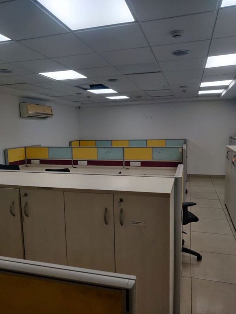 Team Area, green park extension Commercial Office Space 10000 Sq.Ft. In Green Park Extension Delhi 10409213