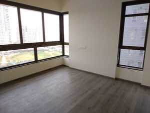 Room in 2.5 BHK Apartment at The Wadhwa Atmosphere, Mulund West – for Sale