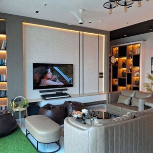 Team Area in 4 BHK Apartment at Indiabulls Blu, Worli – for Rent