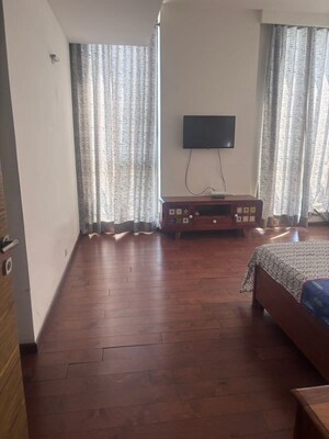 Room in 2 BHK Apartment at M3M Golf Estate, Sector 65 – for Rent