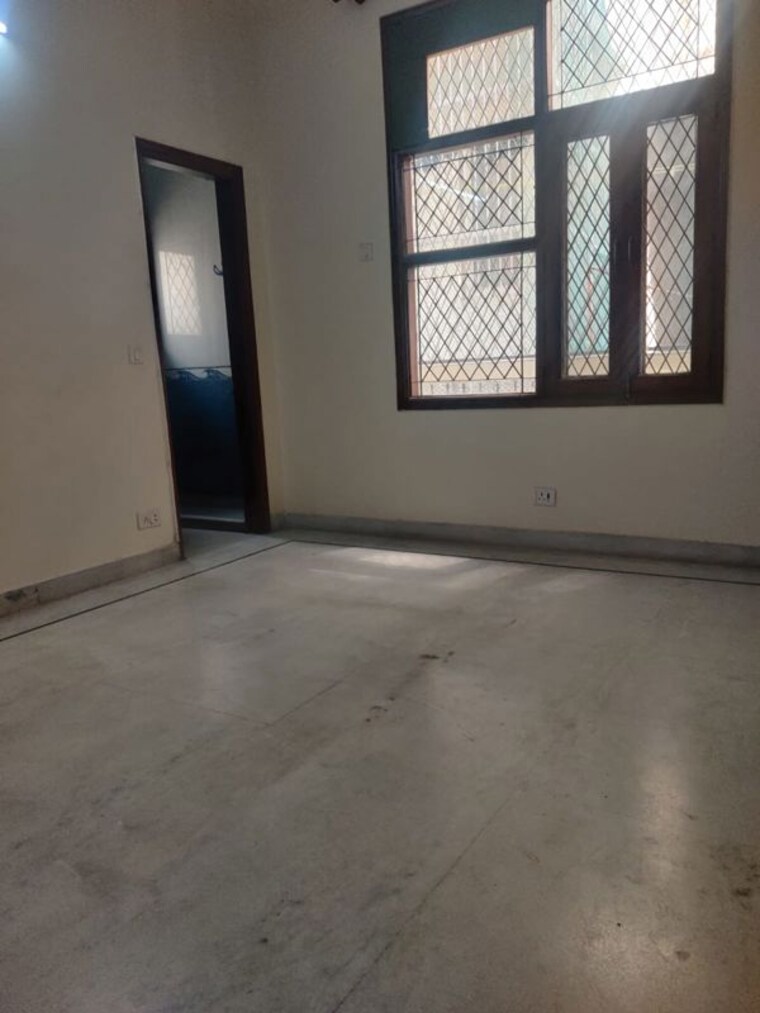 Room, green park 4 Bedroom 330 Sq.Yd. Builder Floor In Green Park Delhi 10409288