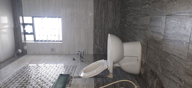 Bathroom, bunty-mayur-kilbil 1 Bedroom 700 Sq.Ft. Apartment In Dhanori Pune 10409340