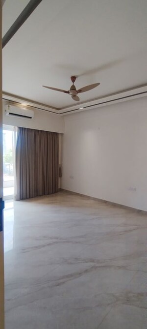 Room in 4 BHK Builder Floor at Adore Presidential World, Sector 84 – for Sale