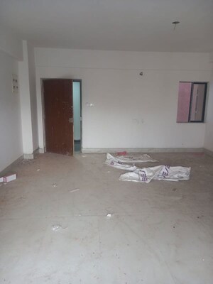 Room in 4 BHK Apartment at Natural City Laketown, Lake Town – for Rent