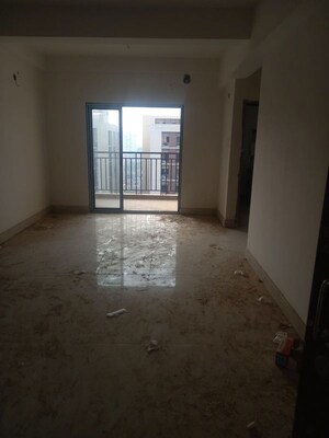 Room in 4 BHK Apartment at Natural City Laketown, Lake Town – for Rent