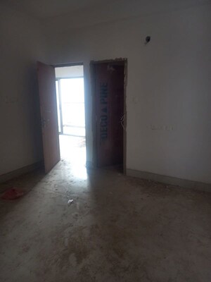 Room in 4 BHK Apartment at Natural City Laketown, Lake Town – for Rent