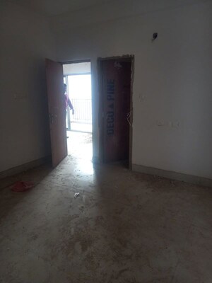 Room in 4 BHK Apartment at Natural City Laketown, Lake Town – for Rent