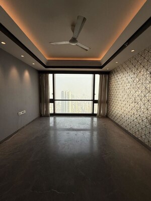 Room in 4 BHK Apartment at Lodha Trump Tower, Worli – for Rent