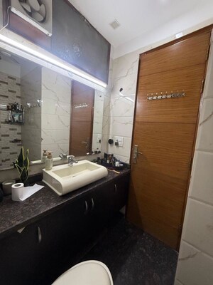 Team Area in 3 BHK Builder Floor at Chittaranjan Park – for Rent