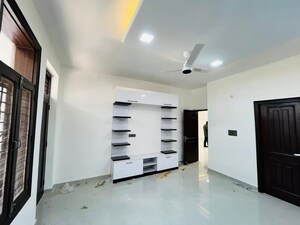 Room in 4 BHK Builder Floor at Green Fields Colony – for Sale