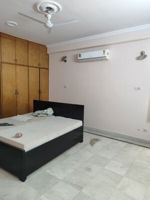 Team Area in 2 BHK Villa at RWA Apartments Sector 39, Sector 39 – for Rent