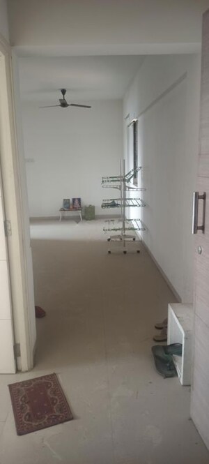 Room in 3 BHK Apartment at Kalpataru Estate Phase 2 Building 5 And 6 Society, Pimple Gurav – for Rent