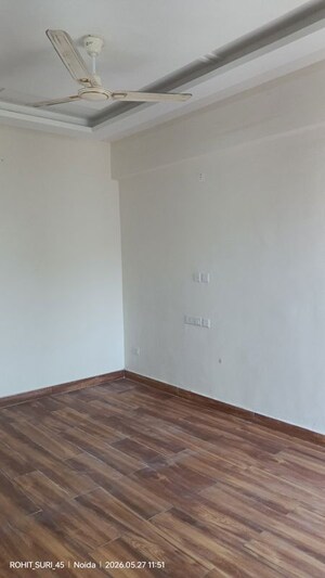 Room in 3 BHK Apartment at Samridhi Luxuriya Avenue, Sector 150 – for Rent
