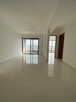 Room in 2 BHK Apartment at Kamgar Putala Vasahat – for Rent
