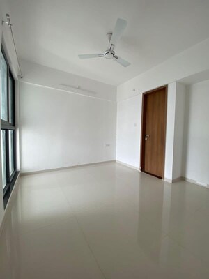 Room in 2 BHK Apartment at Kamgar Putala Vasahat – for Rent