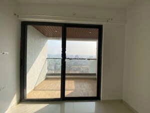 Room in 2 BHK Apartment at Kamgar Putala Vasahat – for Rent