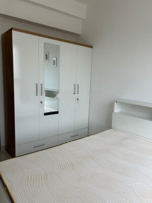 Room in 2 BHK Apartment at Kamgar Putala Vasahat – for Rent