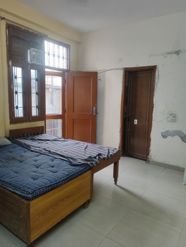 Bedroom, jaipuria-plaza 1 RK 350 Sq.Ft. Villa In Sector 26 Noida 10409478