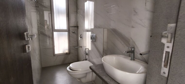 Bathroom, shree-aditya-chs 3 Bedroom 1090 Sq.Ft. Apartment In Juhu Mumbai 10409497