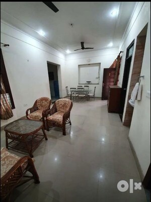 Living Room in 1.5 BHK Independent House at Gomti Nagar – for Rent