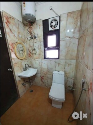 Bathroom in 1.5 BHK Independent House at Gomti Nagar – for Rent
