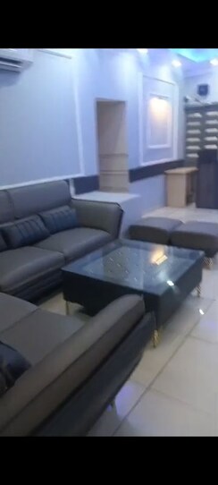 2.5 BHK + Servant Room Apartment For Sale in Sector 28