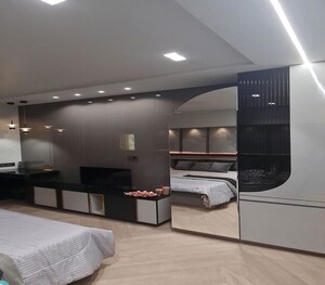Bedroom in 5 BHK Apartment at Sion East – for Rent
