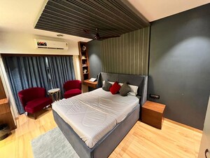 Bedroom in 5 BHK Apartment at Sion East – for Rent