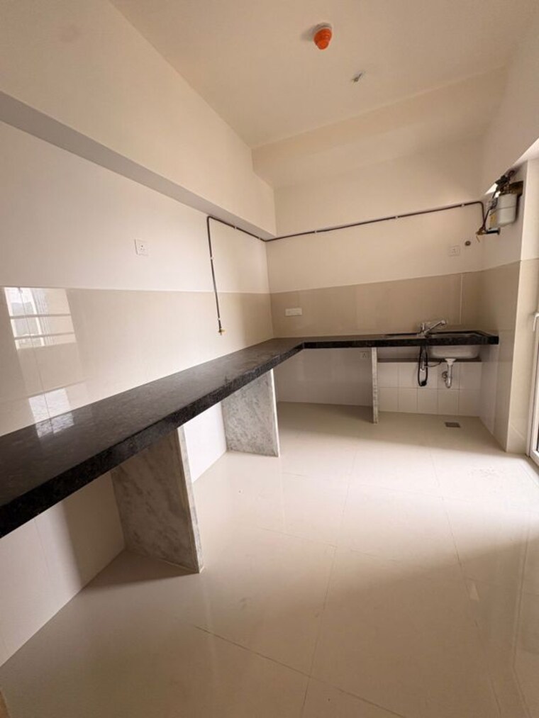 Kitchen, courtyard-by-narang-realty-and-the-wadhwa-group 3 Bedroom 1160 Sq.Ft. Apartment In Pokhran Road No Two Thane 10409588
