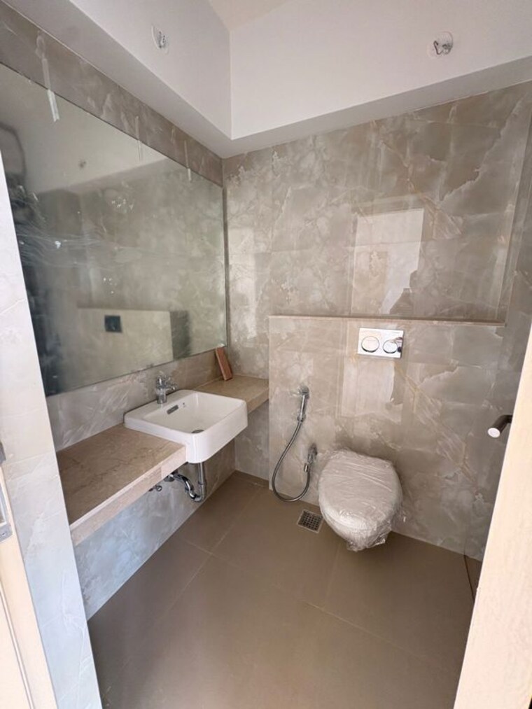 Bathroom, courtyard-by-narang-realty-and-the-wadhwa-group 3 Bedroom 1160 Sq.Ft. Apartment In Pokhran Road No Two Thane 10409588