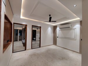 Room in 3 BHK Builder Floor at Green Fields Colony – for Rent