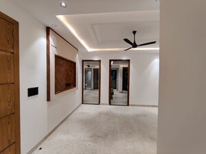 Room in 3 BHK Builder Floor at Green Fields Colony – for Rent