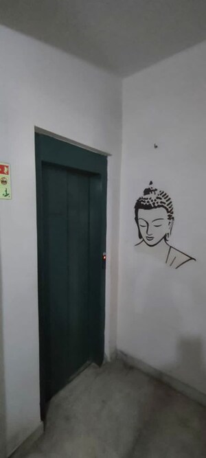 Furnished Amenities in 3 BHK Builder Floor at Shivalik Colony – for Rent