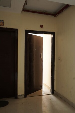 Room in 3 BHK Apartment at Proplarity Pratham, Gomti Nagar – for Rent