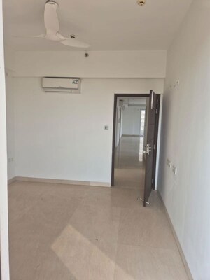 Room in 4 BHK Apartment at Puri Diplomatic Greens Phase I, Sector 111 – for Rent