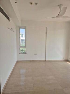 Room in 4 BHK Apartment at Puri Diplomatic Greens Phase I, Sector 111 – for Rent