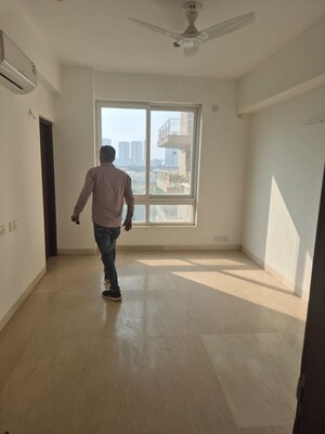 Room in 4 BHK Apartment at Puri Diplomatic Greens Phase I, Sector 111 – for Rent