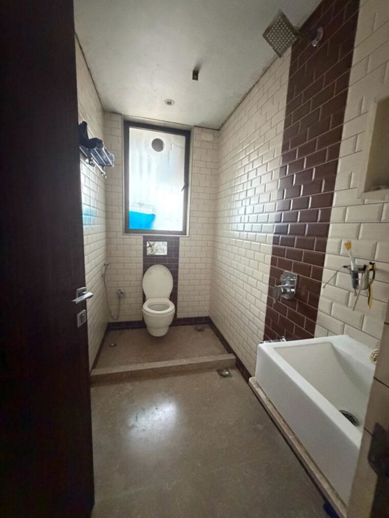 Bathroom, dadar west 3.5 Bedroom 1315 Sq.Ft. Apartment In Dadar West Mumbai 10409759
