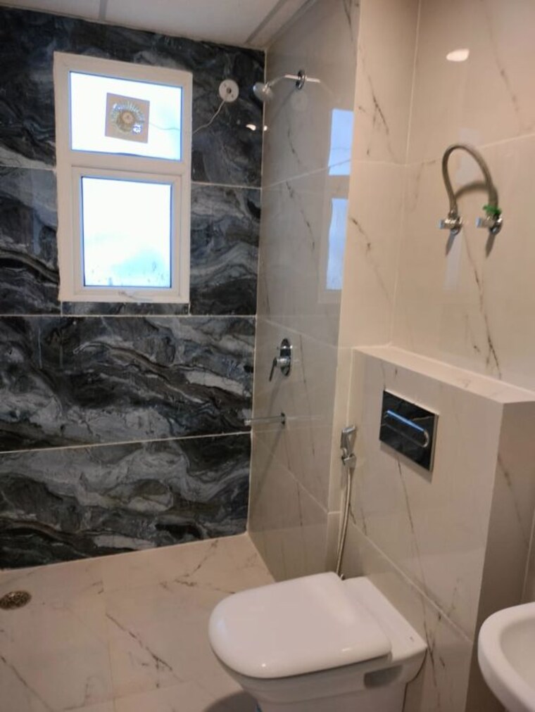 Bathroom, omaxe-the-palace 3 Bedroom 1800 Sq.Ft. Apartment In Gomti Nagar Lucknow 10409760