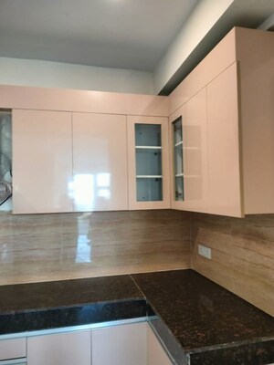 Room in 3 BHK Apartment at Omaxe The Palace, Gomti Nagar – for Rent