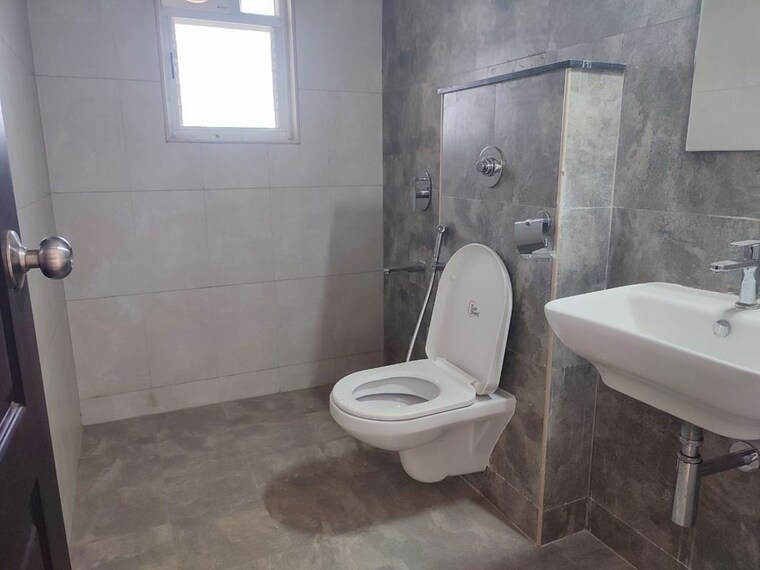 Bathroom, shriram-blue 3 Bedroom 1600 Sq.Ft. Apartment In Kr Puram Bangalore 10409766