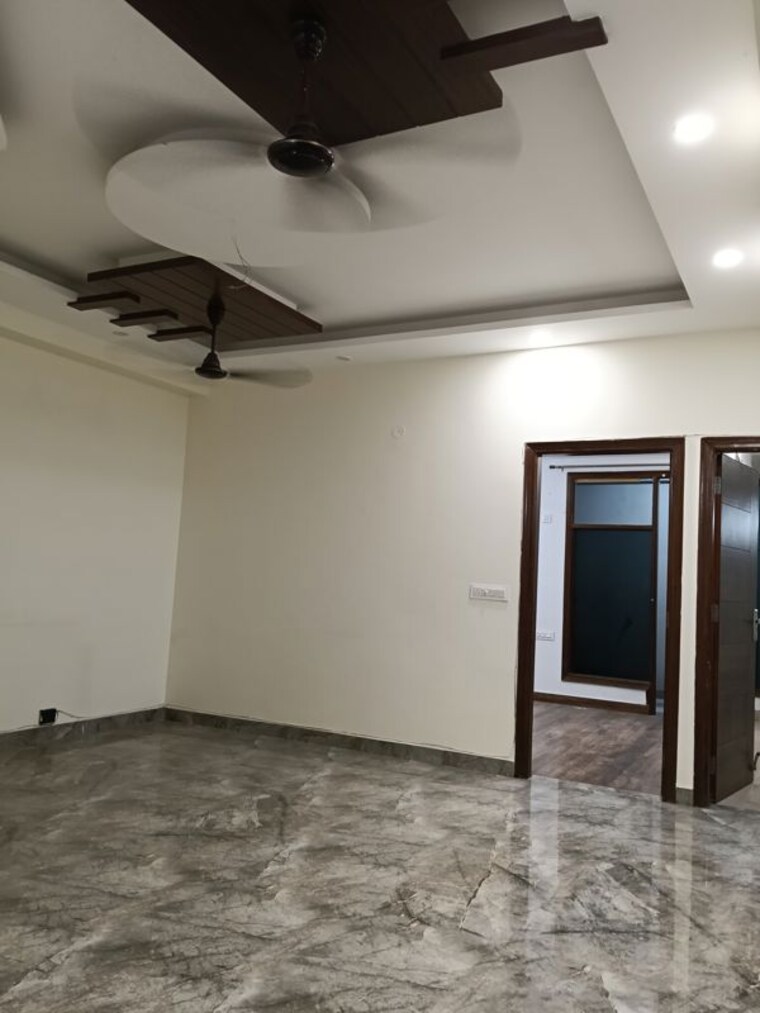 Room, sector 23 2 Bedroom 1200 Sq.Ft. Builder Floor In Sector 23 Gurgaon 10409798