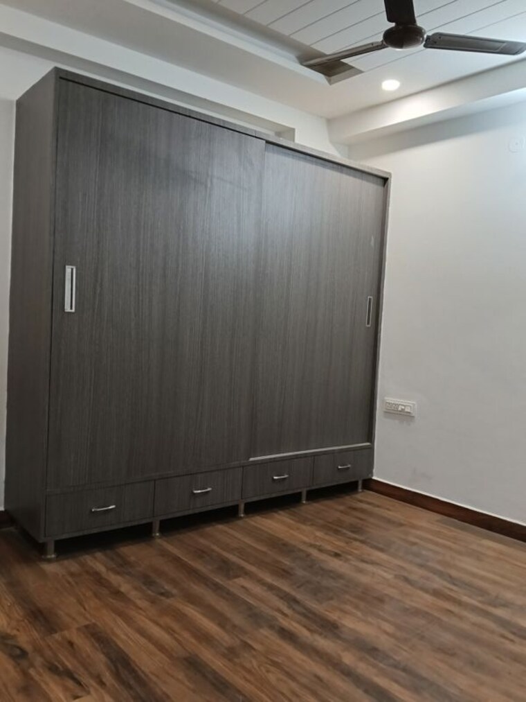 Room, sector 23 2 Bedroom 1200 Sq.Ft. Builder Floor In Sector 23 Gurgaon 10409798