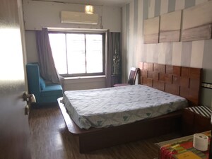 Bedroom in 2 BHK Apartment at Andheri West – for Rent