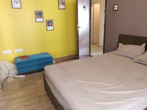 Bedroom in 2 BHK Apartment at Andheri West – for Rent