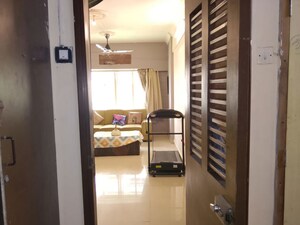 2 BHK Apartment – Entrance View at Andheri West - for Rent