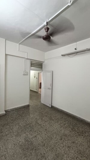 Room in 3 BHK Apartment at Subhash Nagar – for Rent