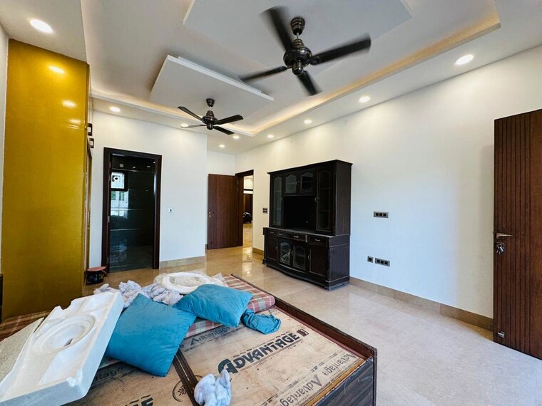 Bedroom, chattarpur 3 Bedroom 5000 Sq.Ft. Villa In Chattarpur Delhi 10409876
