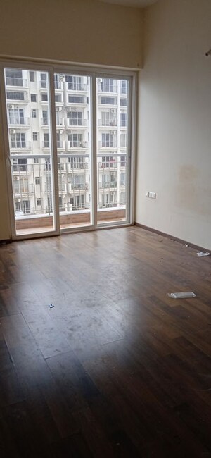 Room in 2.5 BHK Apartment at Runwal Greens, Mulund West – for Sale